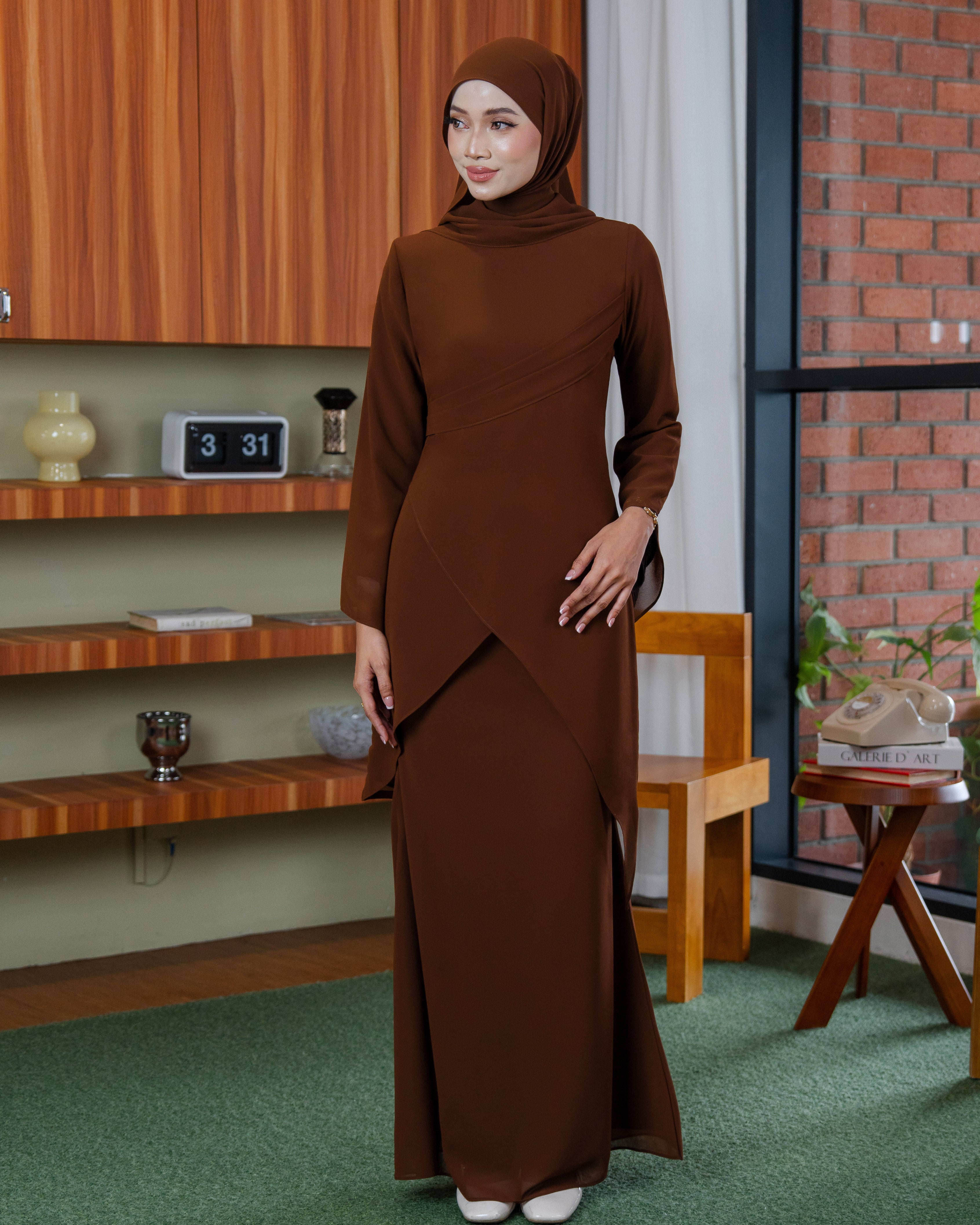 KEISHA KURUNG - RICH BROWN